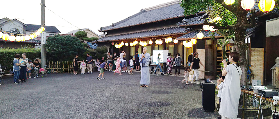 /><br />
<br />
<img decoding=